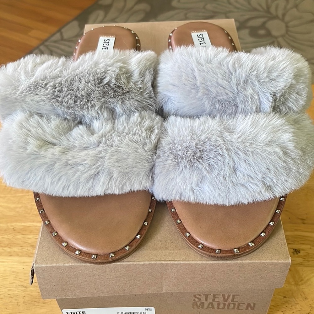 Steve Madden Enite Faux Fur Slip on Sandal in Grey